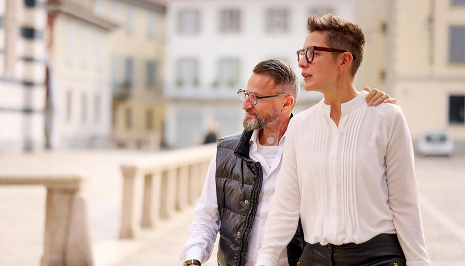 atos-medical-giorgio-provox-26 Couple walking man with stoma